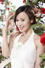 组图：石小群代言广告写真 演绎纯美无瑕