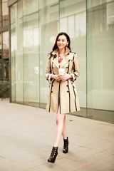 组图:李昕岳气质街拍 张扬春日浪漫色彩