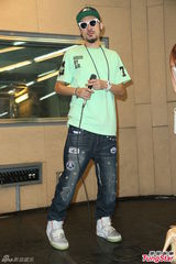 组图：热狗演唱会彩排 辣妹贴身热舞频走光