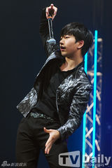 组图：韩团MBLAQ日本开唱 不顾形象大做鬼脸