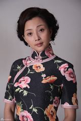 组图：《延安爱情》热播 殷桃旗袍装演绎时尚大片