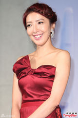 组图：《女王的诞生》孙耀威抱起杨谨华体力佳