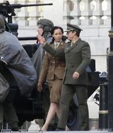 组图：阿汤哥戎装现身《杀戮轮回》伦敦片场