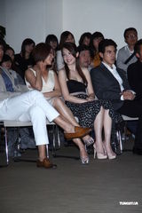 组图：杨丞琳出席新戏首映会 “醉”爱张孝全