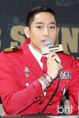 组图：神话组合出席亚洲巡演首尔站记者会