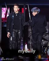 组图：韩国偶像组合神话15周年演唱会