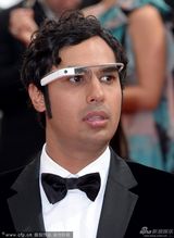 组图：《生活大爆炸》昆瑙-内亚戴潮镜亮相