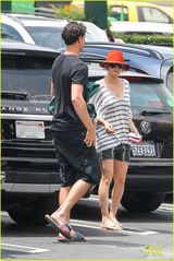 组图：“生活大爆炸”卡蕾-措科交新男友 甜蜜外出打网球