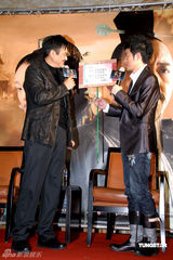 幻灯图：周润发赴台宣传新片 膝下无子叹有心无力