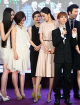 组图：《小时代》上海发布会 粉丝疯狂混乱