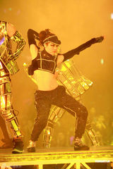 组图：容祖儿尾场演唱会性感热舞 动作狂野令人窒息 