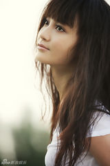 组图：国民女友姚笛清新写真 简单清爽似邻家女孩