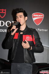 组图：李治廷欲带妈妈探班范冰冰