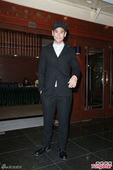 组图：洪金宝获胜拉头马 彭于晏现身支持带好运