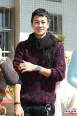 组图：何润东爸妈准备婴儿房 高压逼婚