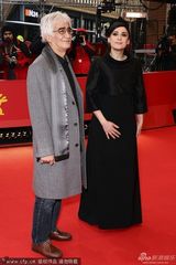 组图：《闭幕》首映 导演帕纳西现场行礼