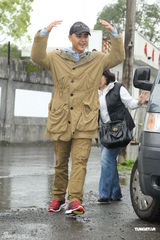 组图：明道入伍后首次休假 适应兵营生活心情好