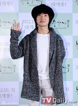 组图：具惠善执导新片《桃树》举办showcase