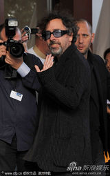 幻灯图：电影节主席及导演已抵达下榻酒店