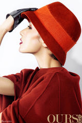 组图：黄曼演绎秋冬风尚 百变造型卓雅姿态