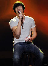 幻灯图：《美国偶像》第九季男生10进8 热度弥漫