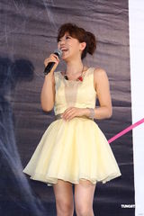 组图：丁当发片牵红线求姻缘 自曝曾被前男友劈腿