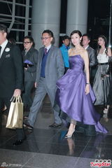 组图：汪圆圆婚礼甜蜜长吻 吴君如李嘉欣等到场