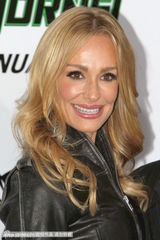 组图：《青峰侠》洛杉矶首映 周杰伦黑衣现身秀功夫