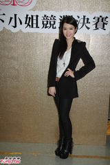 组图：王祖蓝阮兆祥女装录节目 陈法拉徐子珊助阵