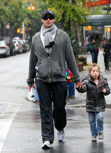 高清图：硬汉休-杰克曼和女儿出行 展慈父情怀 