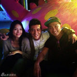 组图：陈冠希女友疑为新品宣传 裹胸出镜大露乳沟