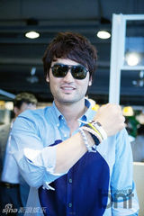 组图：尹施允李玹雨等众韩星为潮牌店站台