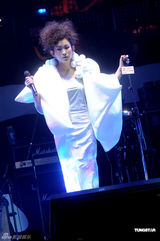 组图：王菀之享受与帅哥同台 方大同苏打绿惺惺相惜 