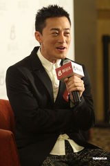 组图：林峰不回应感情问题 期待和刘德华合作