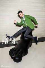 组图：乔振宇早春休闲写真 轻松秀出大长腿