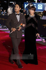 组图：大钟电影节红毯 申贤俊金正恩着装庄重