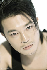 组图：林耿贤再推时尚写真 蓄胡须显熟男本色