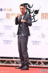 组图：陈怡蓉演风骚老板娘 王阳明开镜汗如雨下