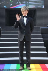 组图：倖田来未透视内衣竞艳坛蜜俯身秀美乳