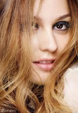 高清组图：莉顿-梅斯特杂志写真裸背别样性感