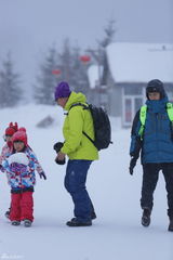 组图：《爸爸》雪乡抢先看 萌娃玩雪脸蛋红扑扑
