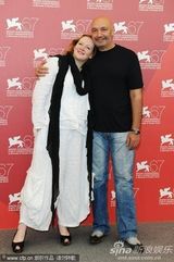 高清图：《沉默的灵魂》记者会 女演员自信满满 