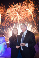 张雨绮赴法看赛马 蓝礼裙欧式淑媛风