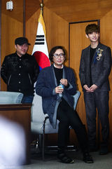 高清组图：姜虎东携昌珉宣传《月光王子》