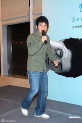 组图：曹格个唱力证与侧田兄弟情 刘德华低调助阵