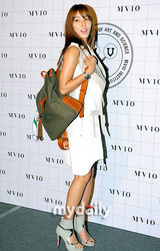 组图：神话Eric与孙潭菲等个性装扮出席活动