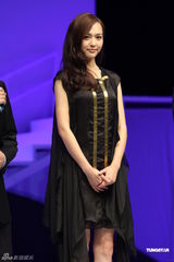 组图：唐嫣出席时尚活动 坦承台湾行见过邱泽