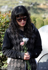 组图：李钰安徽落葬青铜女孩做墓碑 男友汪雨寄哀思