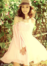 组图：金一帆暖春帽装写真 纱裙飘扬似丛林仙子