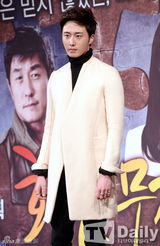 组图：韩星UEE丁一宇《黄金彩虹》牵手励志